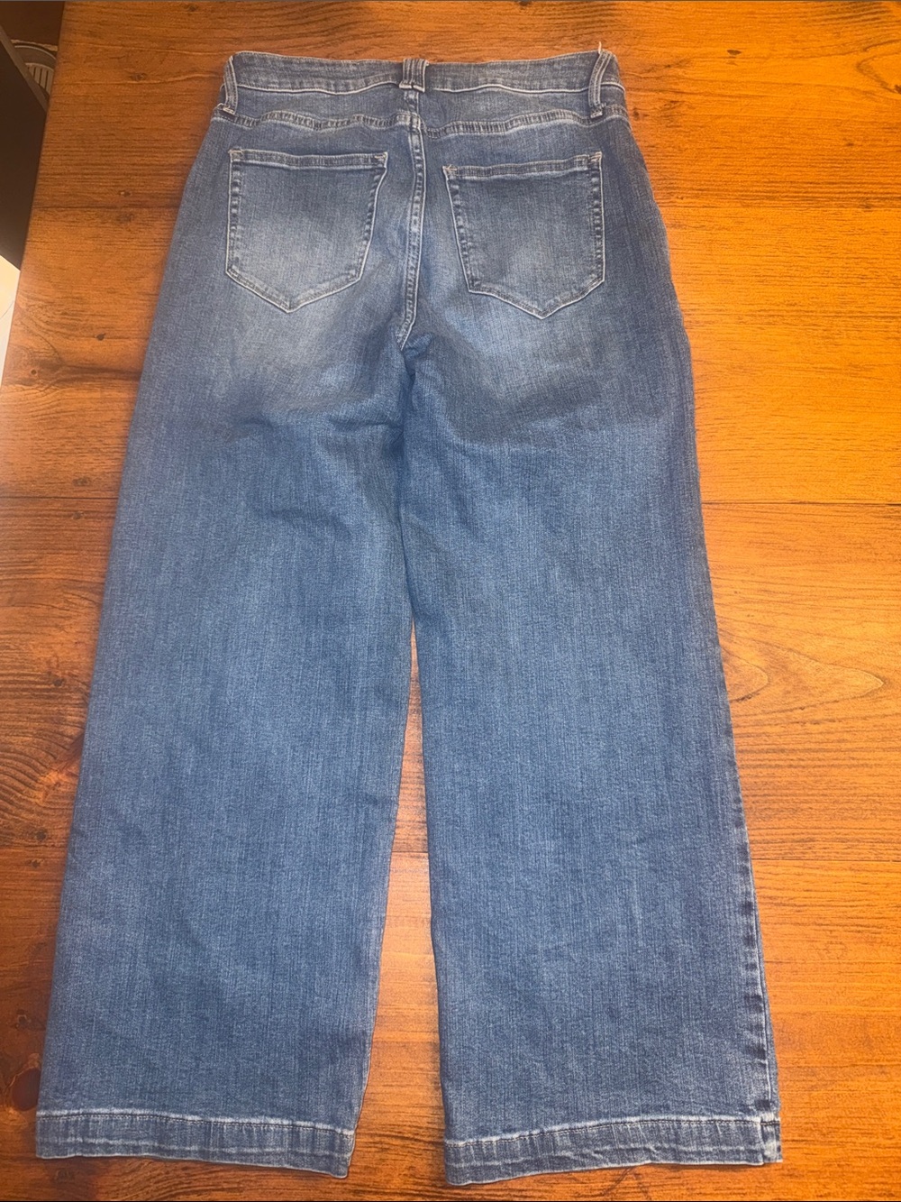High-Rise Wide-Leg Jeans in Washed Blue - Picture 5 of 9